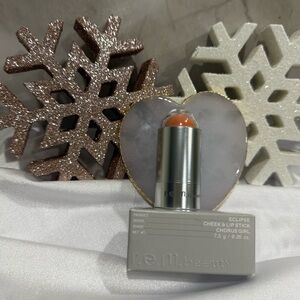 r.e.m. beauty Cheek & Lipstick in Chorus Girl